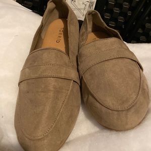 Dressy shoes garish tan color